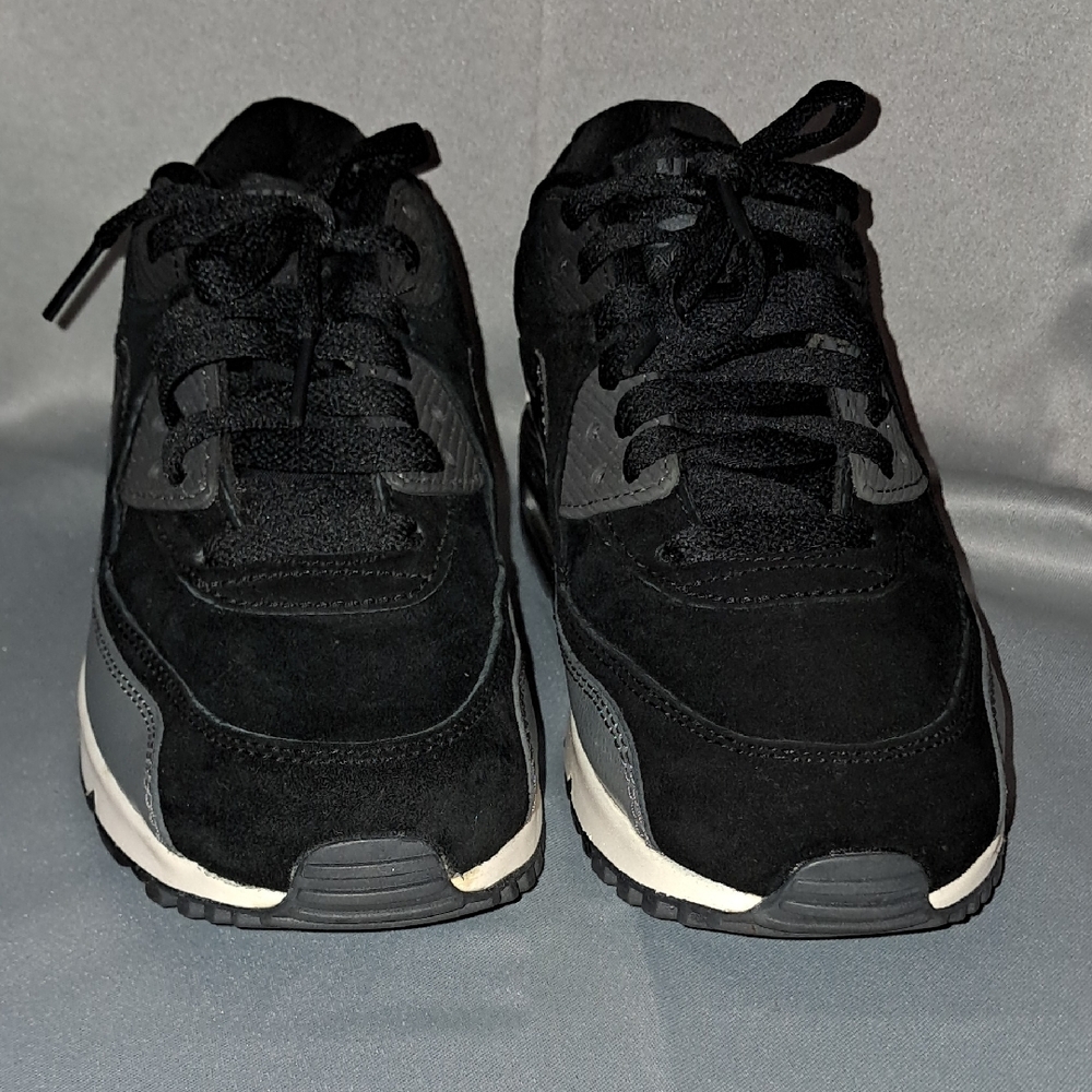 Woman's NIKE AIR MAX 90 Black and Gray Sneakers